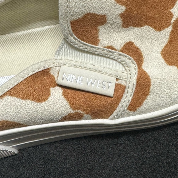 NWOT Nine West Cow Print Slip On Sneakers Size 7.5 - Picture 9 of 9